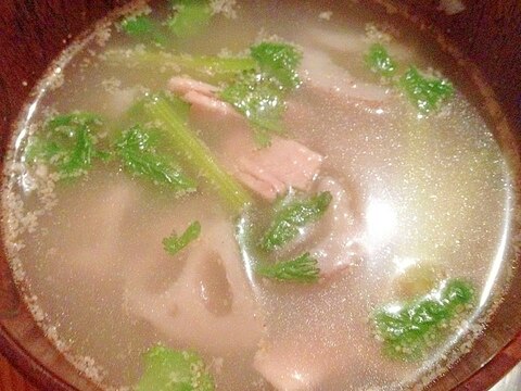 蓮根と豚肉のタイ風スープ